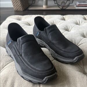 Skechers Slip ins Men's‎ 12 Black Slip-On Shoes Goga Mat arch Only Worn Twice